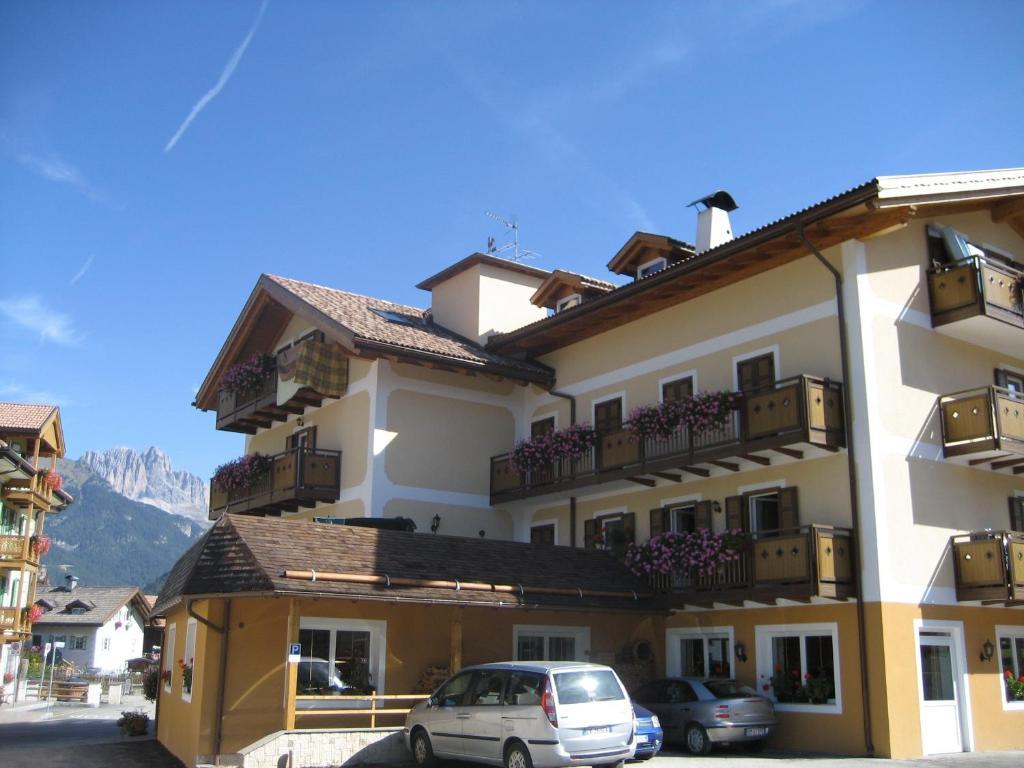 Hotel El Geiger Pozza di Fassa Exterior foto