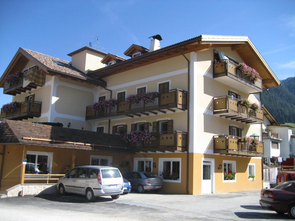 Hotel El Geiger Pozza di Fassa Exterior foto