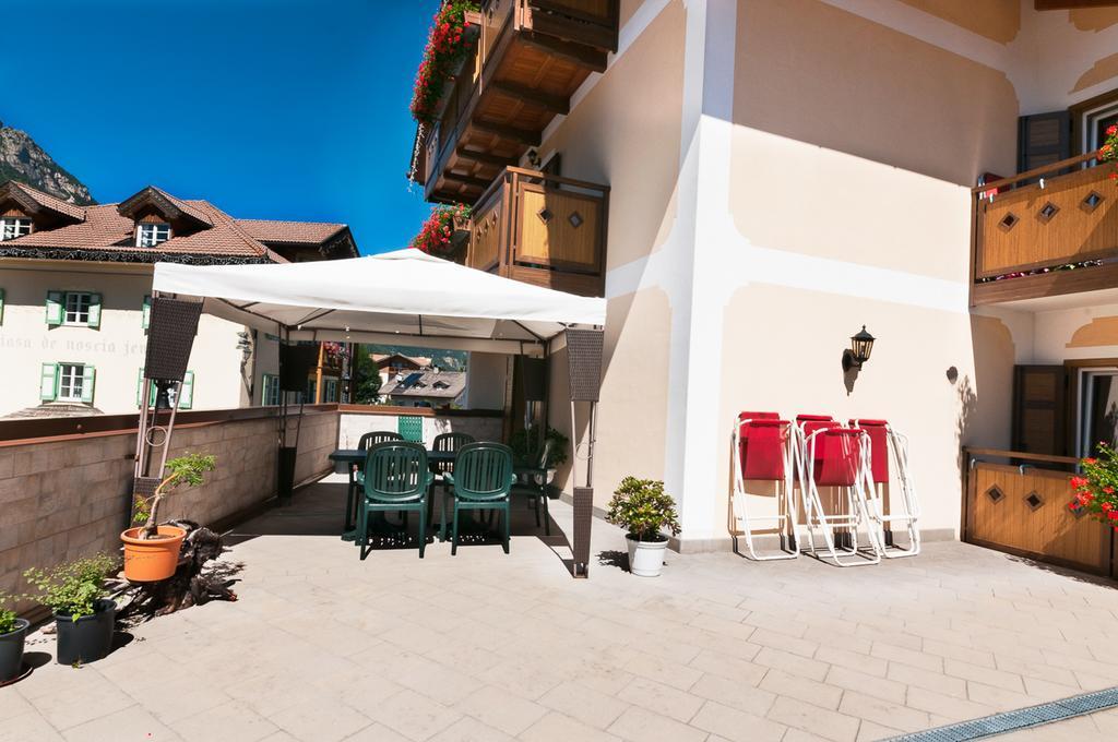 Hotel El Geiger Pozza di Fassa Exterior foto